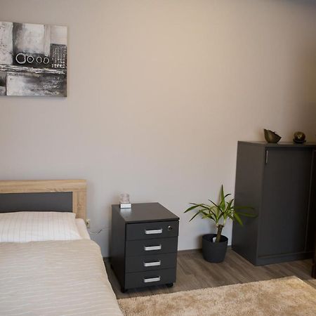 Kikelet Apartman Apartment Szombathely Bagian luar foto